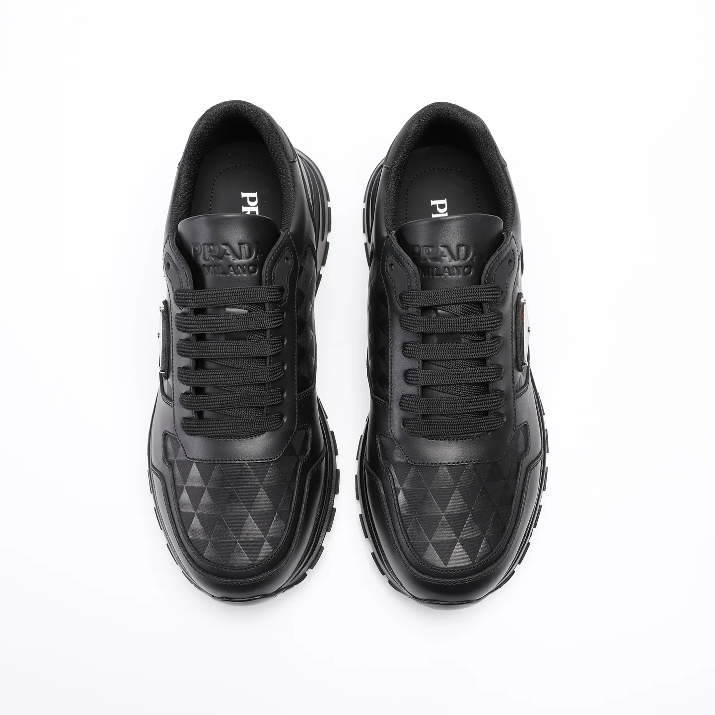 Batch 580 [PRADA] Men's shoes are popular in the counter, official website synchronization, high-quality shipments. Fabric: original cowhide with snakeskin. Lining: cowhide feet + cowhide lining. Outsole: original TPU + foam. Size: 38-46